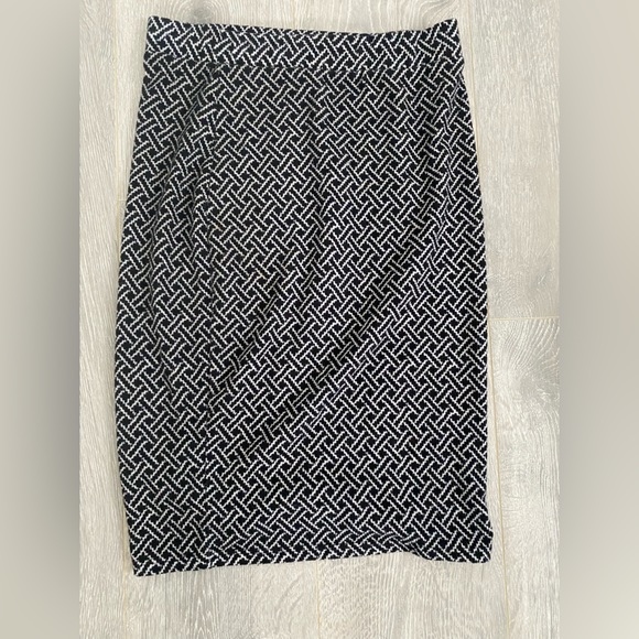 LA HEARTS PENCIL SKIRT 💟 - Picture 2 of 3